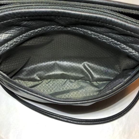 Great Bags Crocodile Texture Leather Two-Toned Crossbody Bag. - Picture 5 of 9